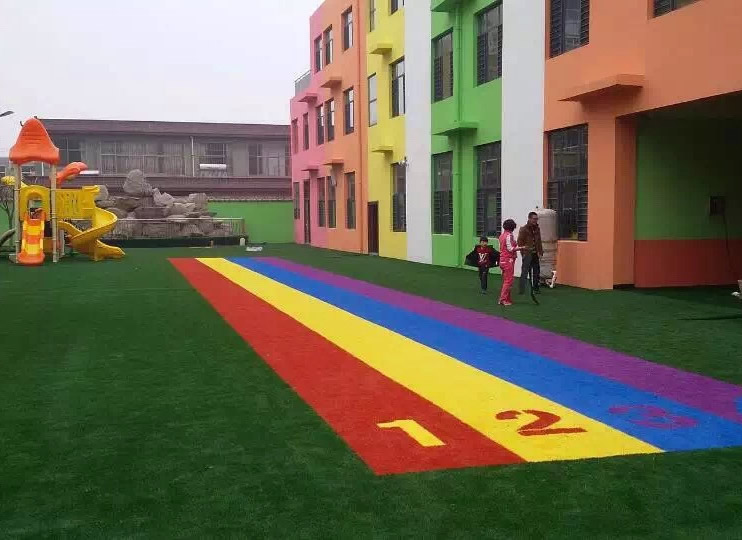 幼兒園彩虹跑道鋪設(shè)案例